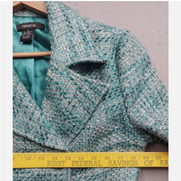 Arden B. Tweed short belted jacket in acrylic and wool.  Like new! Lined - Picture 4 of 7